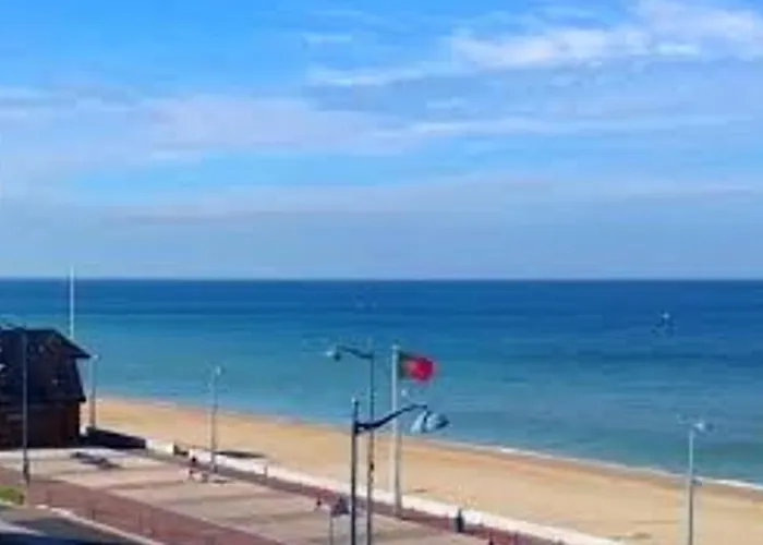 2 Pieces Avec Balcon Pres De La - Fr-1-712-74 * Villers-sur-Mer