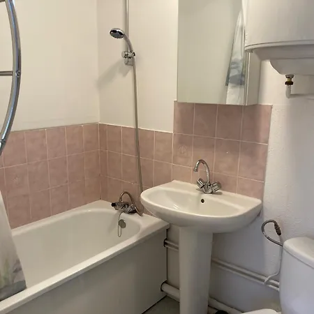 Apartment Agreable 2 Pieces Avec Balcon Pres De La - 4 Pers, Calme, Stationnement Gratuit - Fr-1-712-74 *